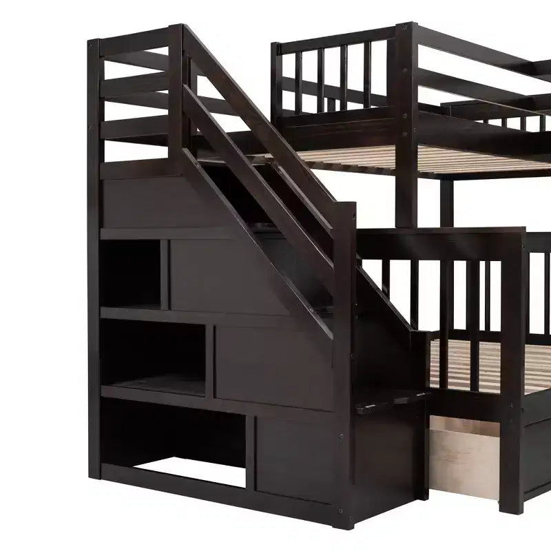 Letto a castello a L con due letti singoli sopra un letto matrimoniale, con armadio e scala in legno massello, con scrivania portatile