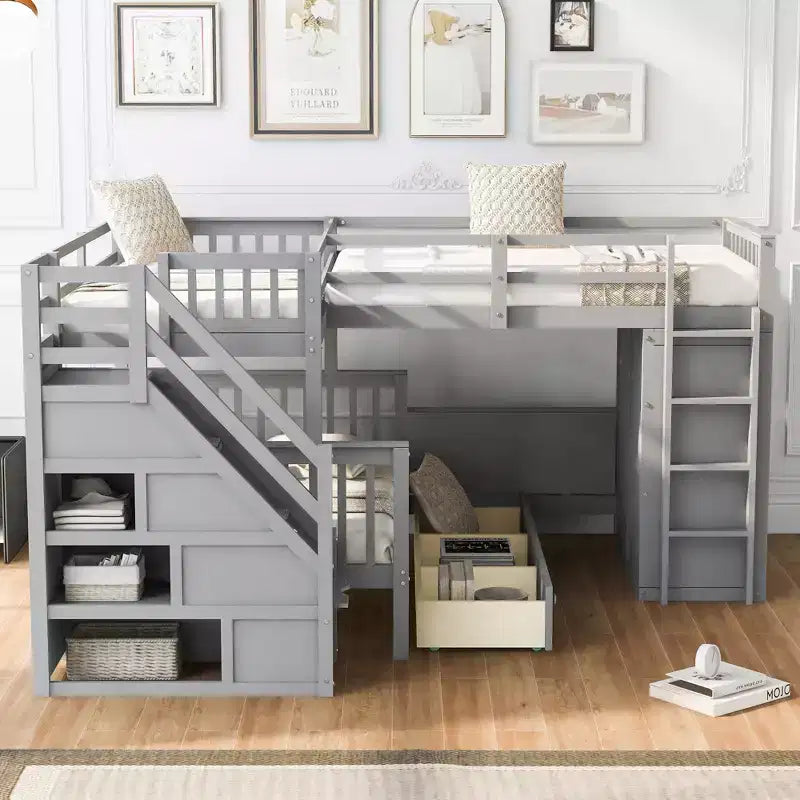 Letto a castello a L con due letti singoli sopra un letto matrimoniale, con armadio e scala in legno massello, con scrivania portatile