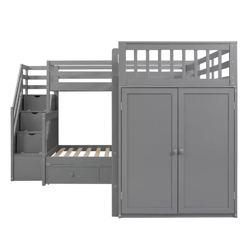 Letto a castello a L con due letti singoli sopra un letto matrimoniale, con armadio e scala in legno massello, con scrivania portatile