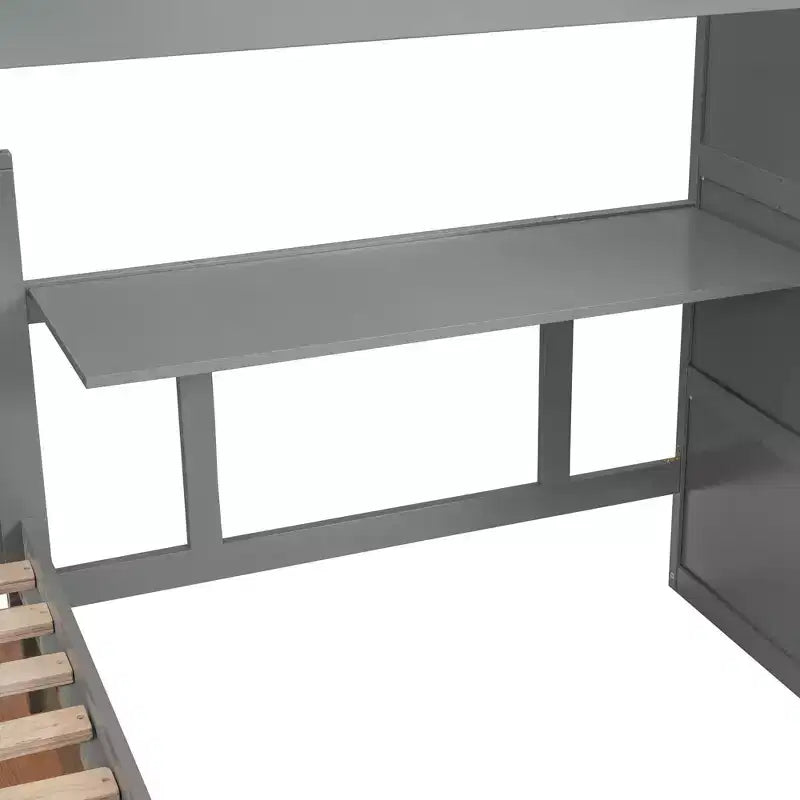 Letto a castello a L con due letti singoli sopra un letto matrimoniale, con armadio e scala in legno massello, con scrivania portatile