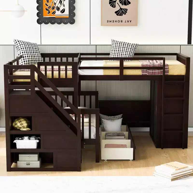 Letto a castello a L con due letti singoli sopra un letto matrimoniale, con armadio e scala in legno massello, con scrivania portatile