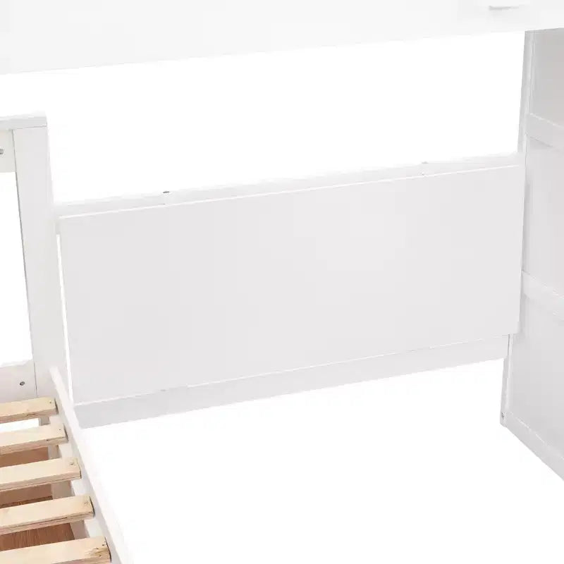Letto a castello a L con due letti singoli sopra un letto matrimoniale, con armadio e scala in legno massello, con scrivania portatile