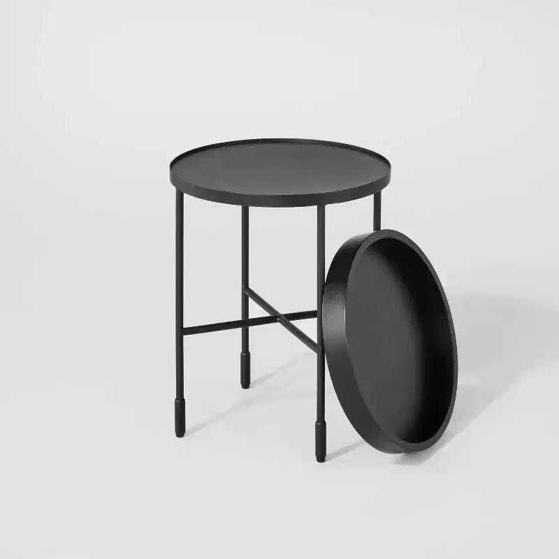 Tavolino d'appoggio con dettagli in legno e metallo - Nero